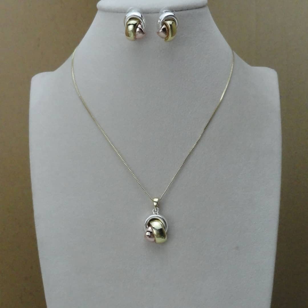 Layered Gold Necklace Set product image