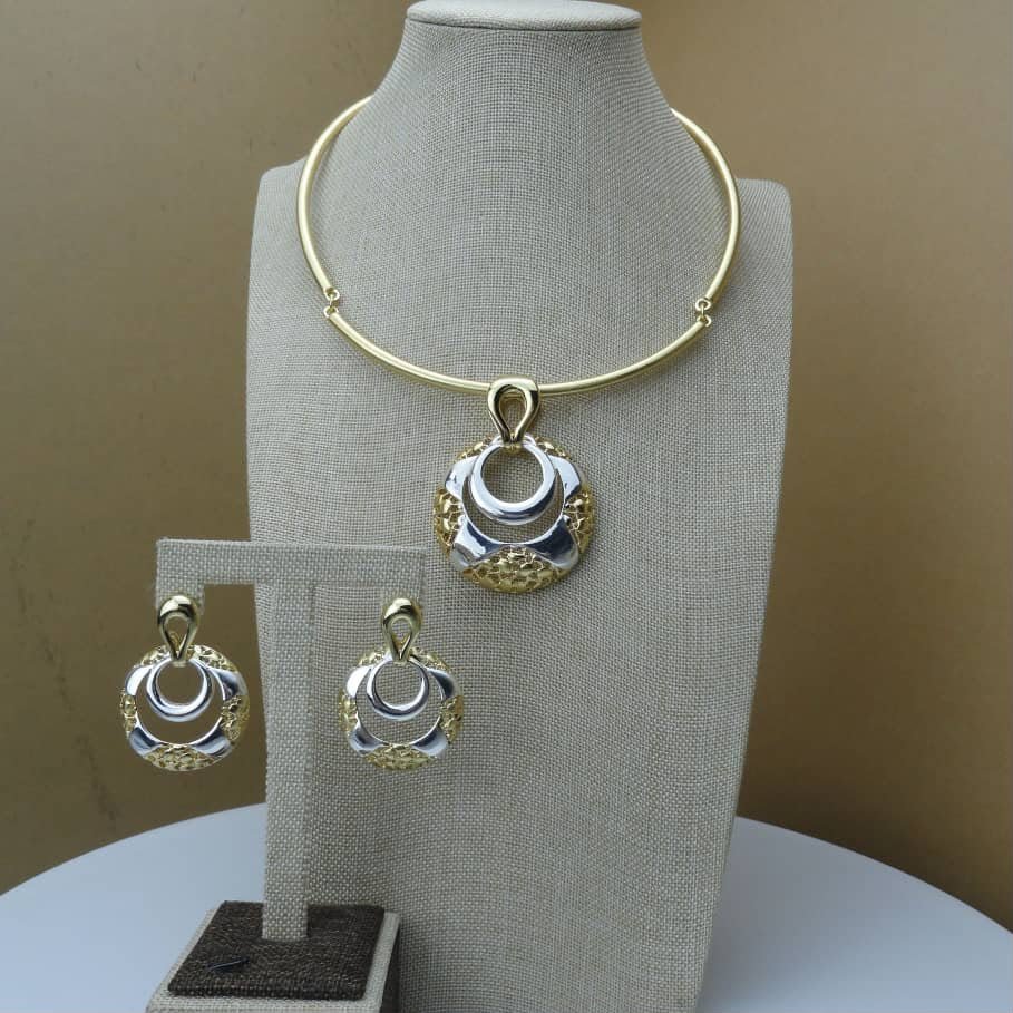 Elegant Gold Chain Necklace Set product image
