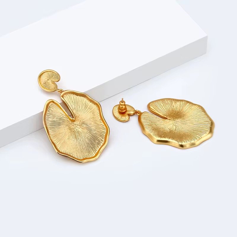 Bold goldplated earrings